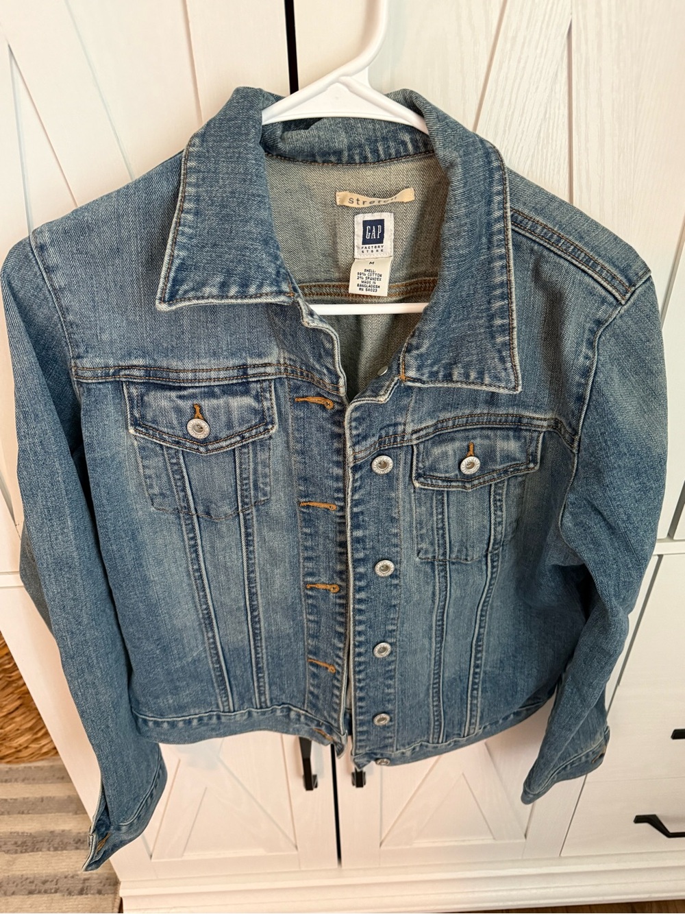 GAP Women's Medium Wash Blue Denim Jacket